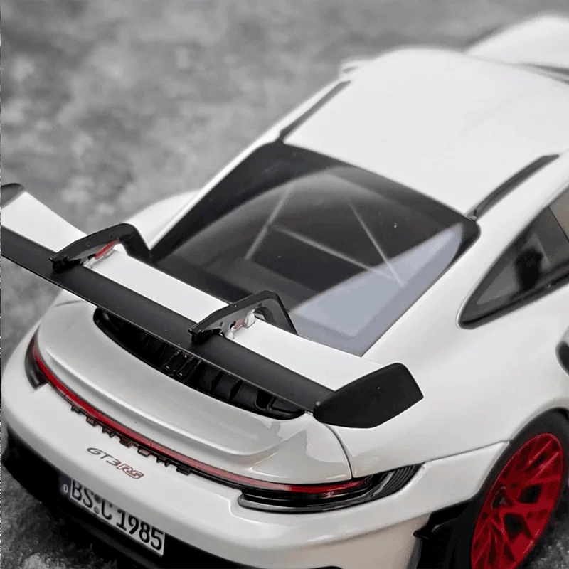 Porsche GT3 RS 1/18 - Maquette 4 Porsche GT3 RS 1/18 - Maquette – Image 4