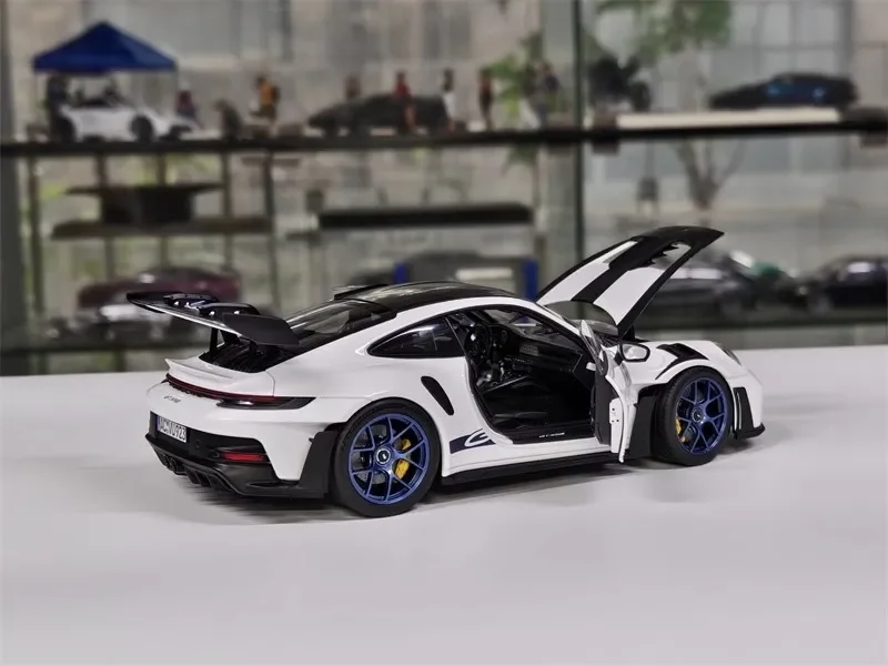 Porsche GT3 RS 1/18 - Maquette 6 Porsche GT3 RS 1/18 - Maquette – Image 6