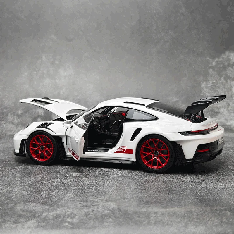 Porsche GT3 RS 1/18 - Maquette 6 Porsche GT3 RS 1/18 - Maquette – Image 6