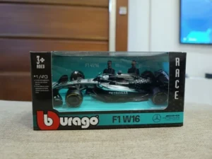 Mercedes-AMG F1 W16 E Performance 2025 – Bburago 1:43 photo review