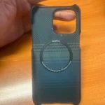 Coque iPhone effet carbone sans cadre MagSafe photo review