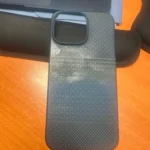 Coque iPhone effet carbone sans cadre MagSafe photo review