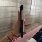 Coque iPhone effet carbone sans cadre MagSafe photo review