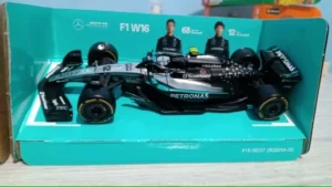 Mercedes-AMG F1 W16 E Performance 2025 – Bburago 1:43 photo review