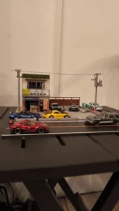 Diorama parking et bâtiment 1/64 pour voitures miniatures photo review