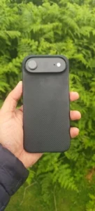 Coque iPhone effet carbone sans cadre MagSafe photo review