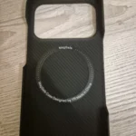Coque iPhone effet carbone sans cadre MagSafe photo review
