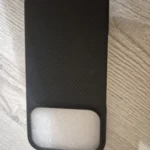 Coque iPhone effet carbone sans cadre MagSafe photo review