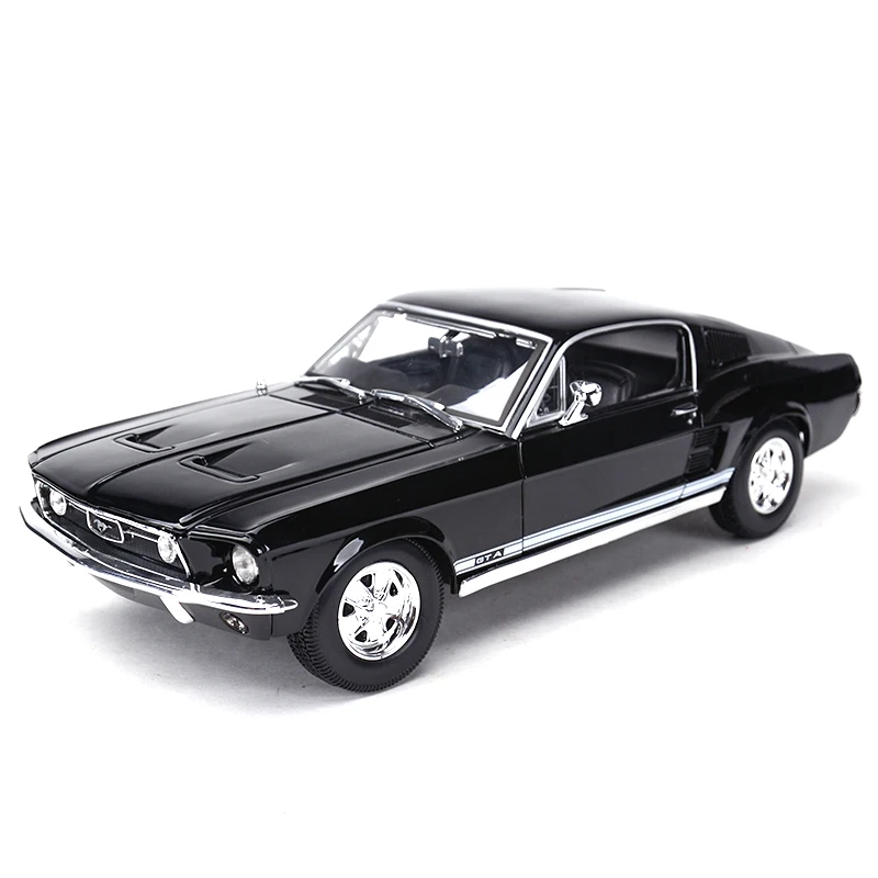 Ford Mustang GT Fastback 1967 – Maisto 1:18 1 Ford Mustang GT Fastback 1967 – Maisto 1:18