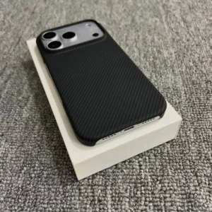 Coque iPhone effet carbone sans cadre MagSafe