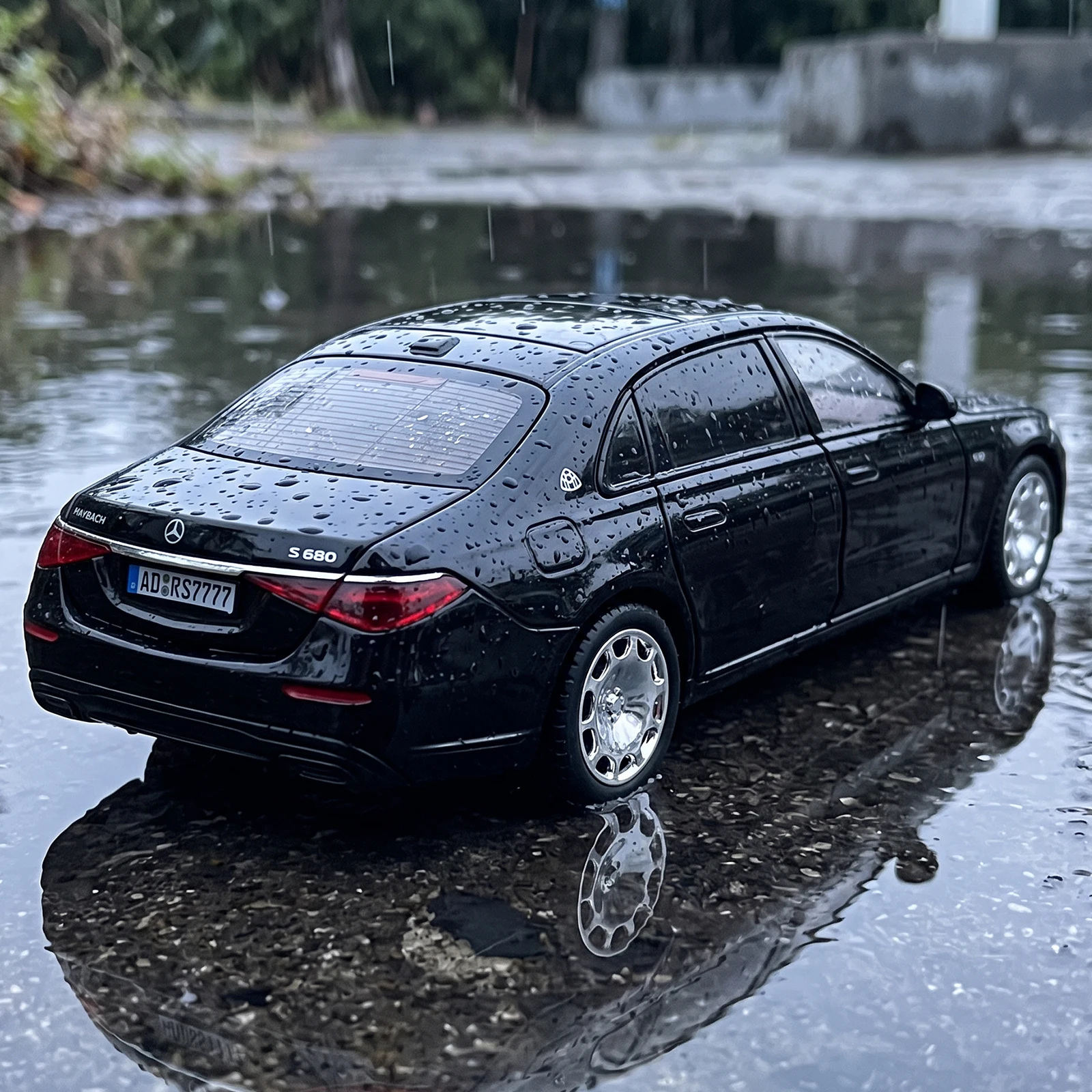 Mercedes-Maybach S680 2021 – Maquette 1:24 1 Mercedes-Maybach S680 2021 – Maquette 1:24